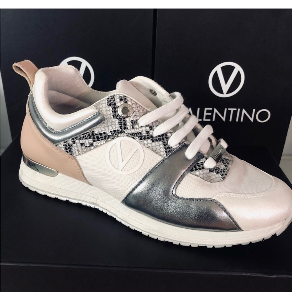 Valentino Women's Sneakers Worn Once! Size 8 🔥LIKE NEW 🔥HOST PIC 🔥🔥
